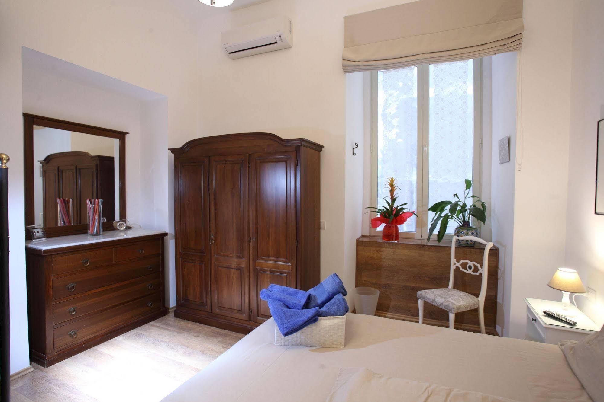 Napoli Pietrasanta Lt Acomodação com café da manhã Exterior foto